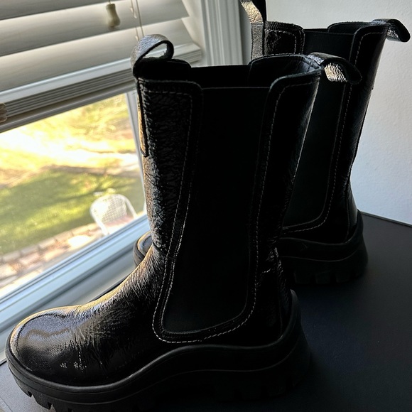 Alohas Women's Crinkle Black Patent,Side Zip Chunky Boot, Size US 7/ EUR 38 NEW - Picture 3 of 3